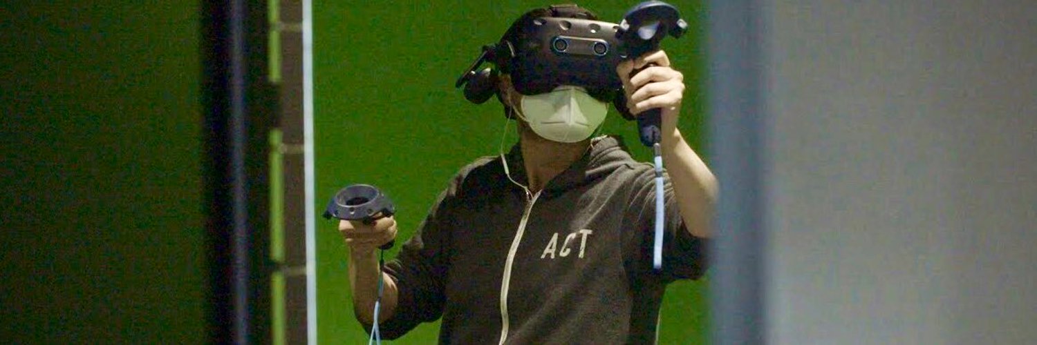 Roy Rodenhaeuser operating as virtual reality cameraman at Yahoo Studios